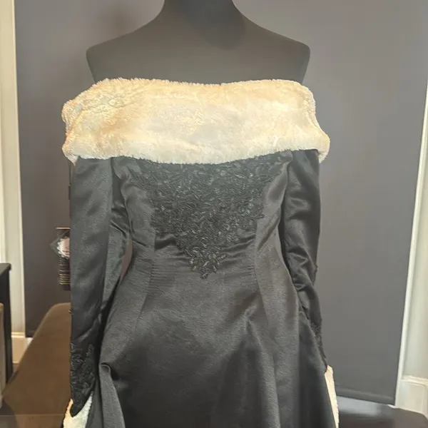 Women’s Black Off the Shoulder Christmas Holiday Winter Dress Train Size 2 NWT - Image 2