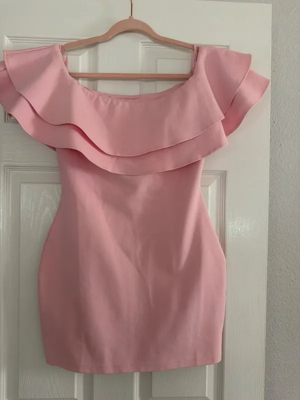 Revolve super down off shoulder ruffle dress size M - Image 2