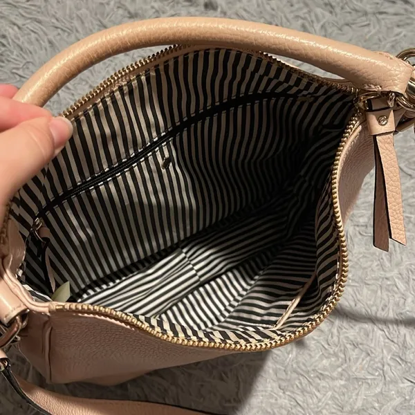 Great Condition,  crossbody purse - Image 15