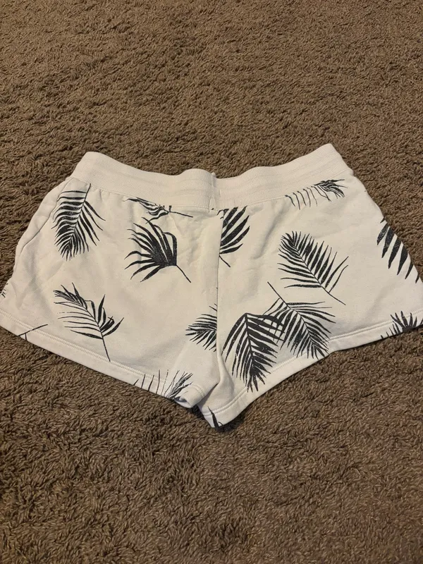 Old Navy Shorts - Image 3