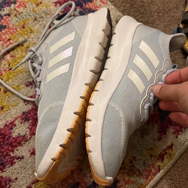 Adidas bounce sneakers 8.5‎ - Image 4