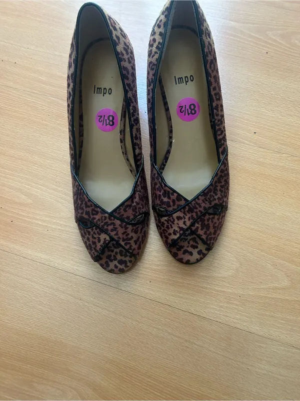 Leopard Heels 8.5 Peep-Toe Leopard print mid Heel in Brown & Black by lmpo - Image 3