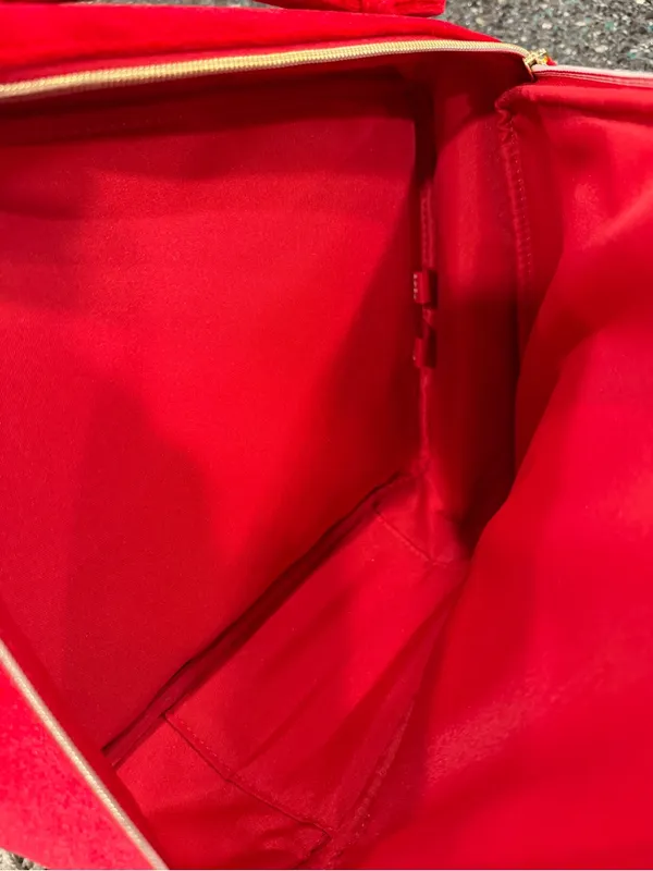 Estee Lauder Train Case Bag 2023 Limited Edition -Red Velvet w/Handle & Gold Tag - Image 5