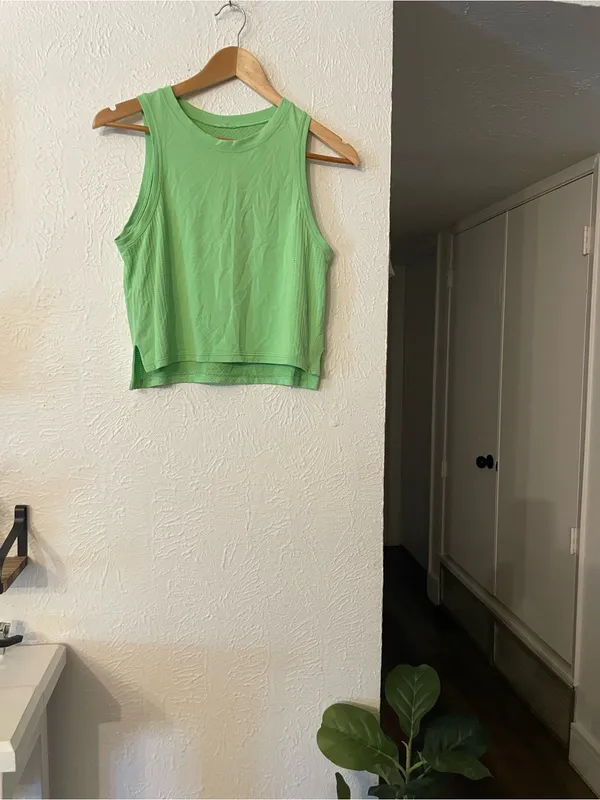 Lululemon Train to Be Tank Green Sleeveless Active Crop Top Size 4 - Image 2