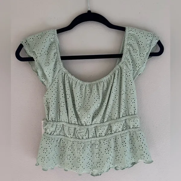 NWT URBAN Romantics Size S Light Green Eyelet Ruffle Top - Image 3