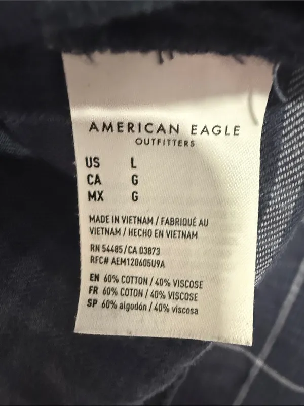 AMERICAN EAGLE Navy Blue Plaid Cropped Button Down Flannel Size Large - Image 9