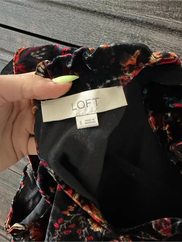 LOFT Black Multi Floral Velvet Ruffle Cap-Sleeve Blouse - Image 3