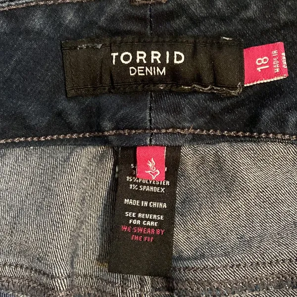 Torrid Dark Wash Denim Skinny Jeans Size 18 - Image 5