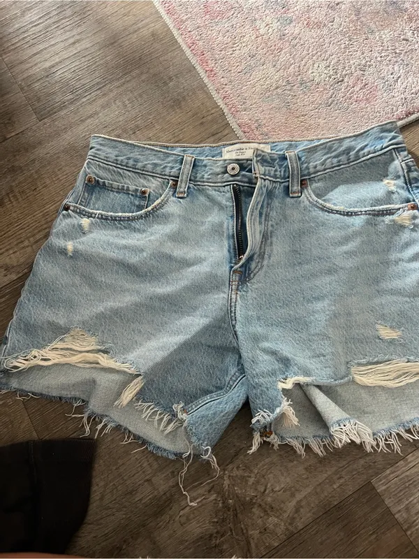 Abercrombie Light Blue Distressed Denim Shorts the baggy low rise - Image 4