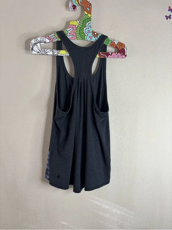Lululemon Yogi Everyday Tank Heathered Black size 8 - Image 3