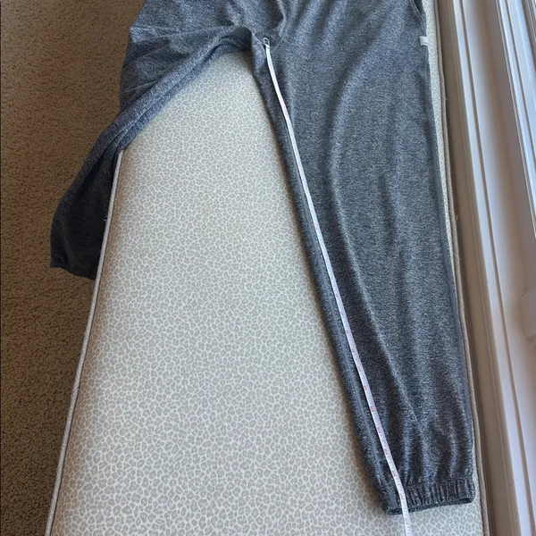 Vuori Gray Women’s Joggers size S - Image 11