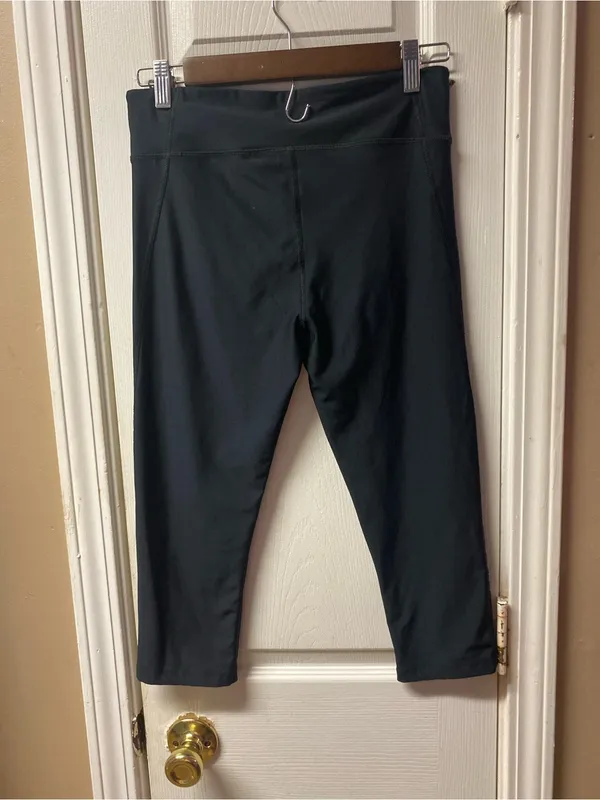 Under Armour Black Capri Leggings - Image 4