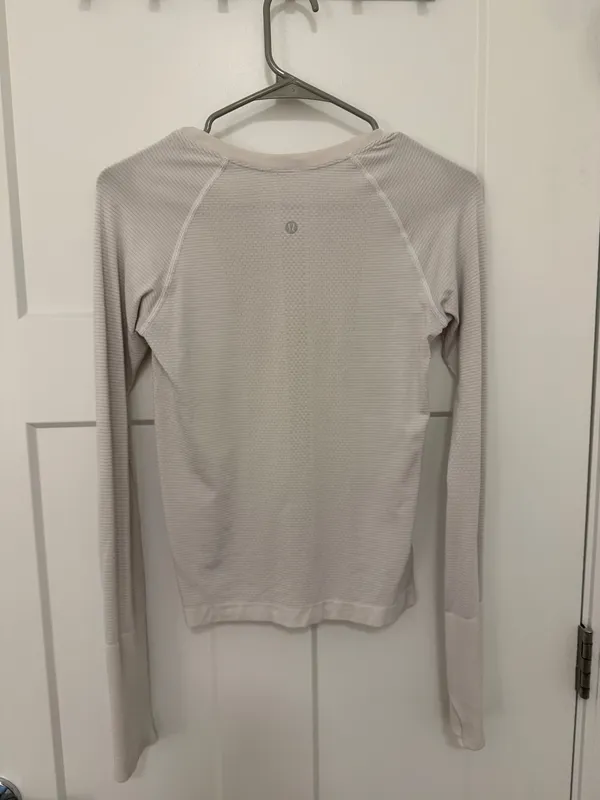 Lululemon Swiftly Tech Long Sleeve Race Length - Image 2