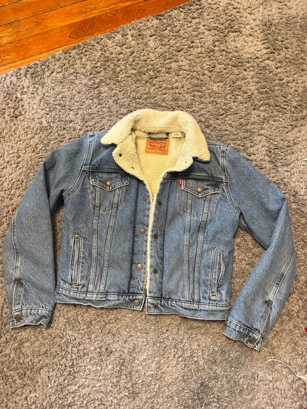Levi's Light Blue Denim Sherpa Jacket with Cream Lining - Image 2