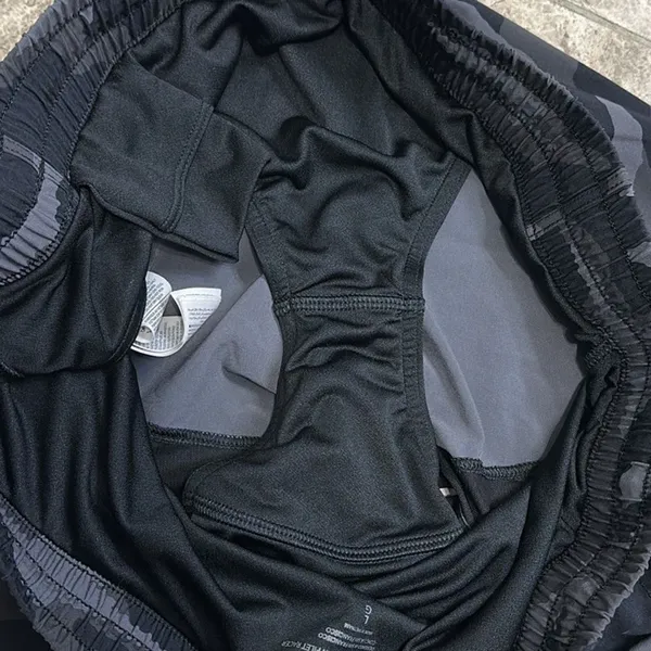 Athleta Racer Run Mid Rise Short 4” Black Camo Size Large - Image 6