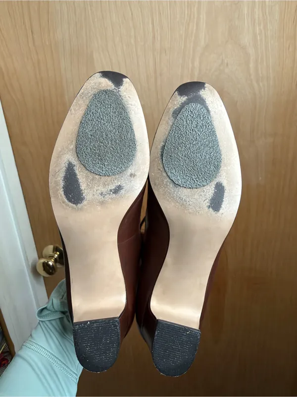 Trotters Women’s Brown Leather Mary Jane Kitten Heels. Size: 6.5. - Image 8