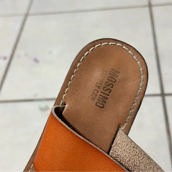 Mossimo‎ Supply Co Women T-Strap Brown Leather Sandals size 6 - Image 2