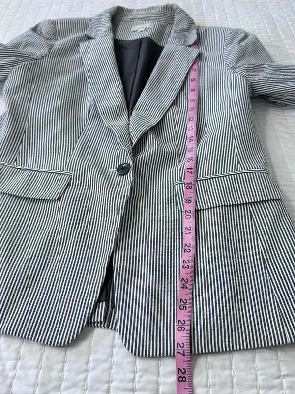 LOFT Women’s 6 Gray and White Stripes Blazer with Shoulder Pad Business Casual - Image 4