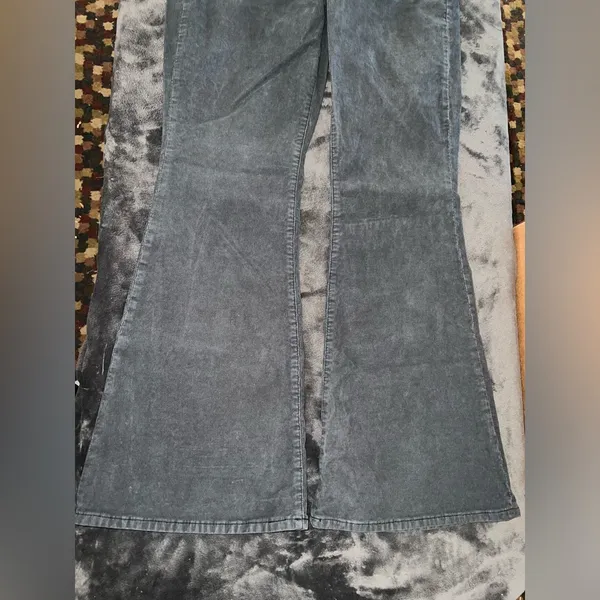 American Eagle Stretch Corduroy Super High-Waisted Flare Pant in Night Time Navy - Image 9