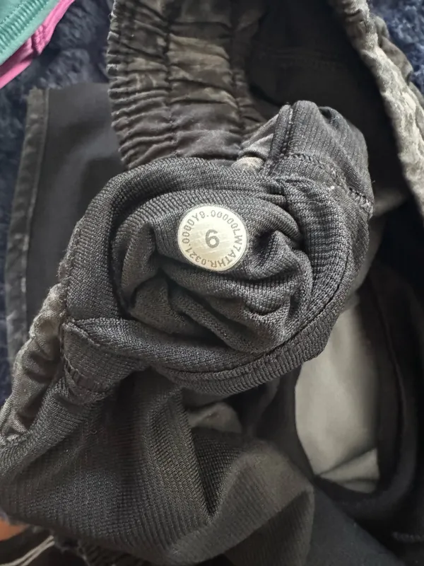 Charcoal Lululemon Shorts! Love these shorts just don’t reach for them anymore! - Image 4