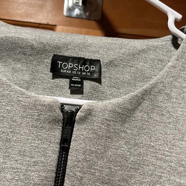 Top shop size 12 zip up top good condition - Image 2