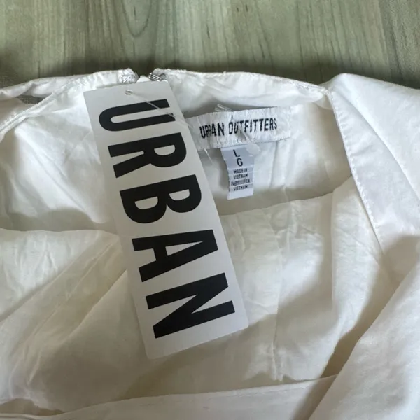 NWT Urban Outfitters Sandy Tie-Back Romper White Size Large 100% Cotton - Image 10