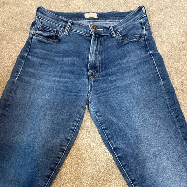 Mother Medium Wash Insider Crop Step Fray Jeans Size 26 - Image 2