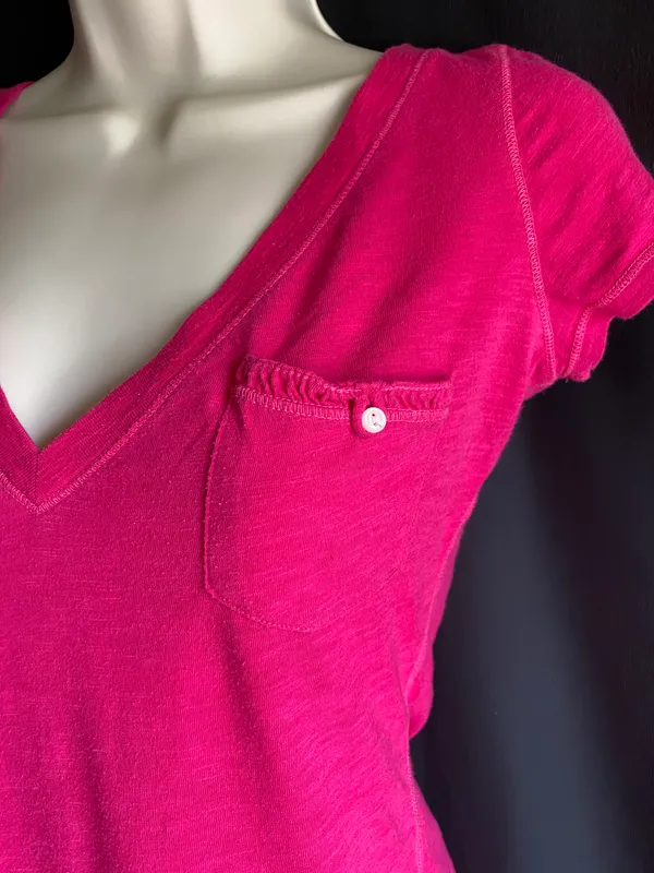 Hollister Pink V-neck Pocket Top - Image 4
