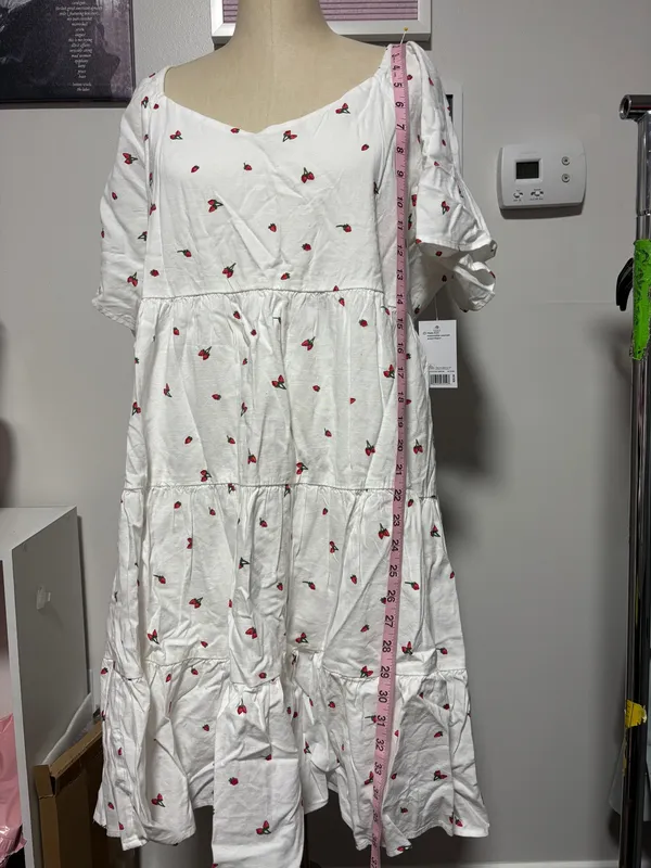 Strawberry printed dress - Image 9
