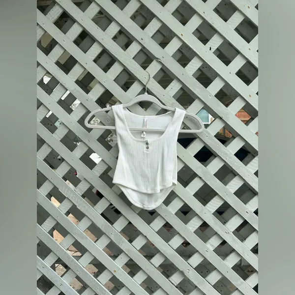 Anthropologie Seamless Henley Crop Top - Image 7