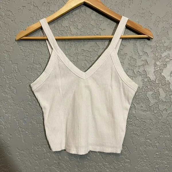 White V - Image 2