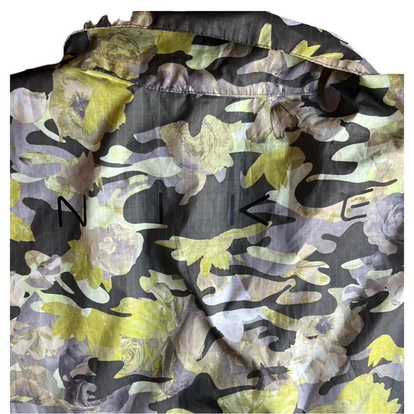 NEW Nike Women's Sportswear Oversized Green And Tan Camouflage Nylon Jacket XXL - Image 6