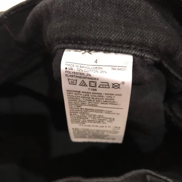 Old Navy Mid Rise Distressed Boyfriend Jean Shorts Black‎ 4 - Image 7