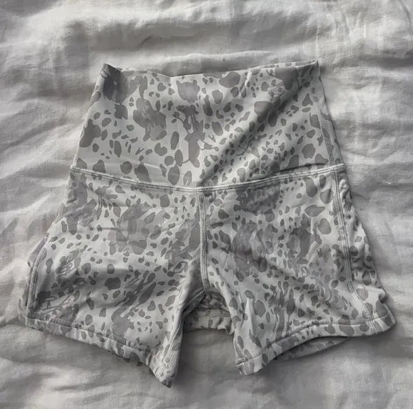 Rare Align Shorts Size 2 4” Inseam - Image 3
