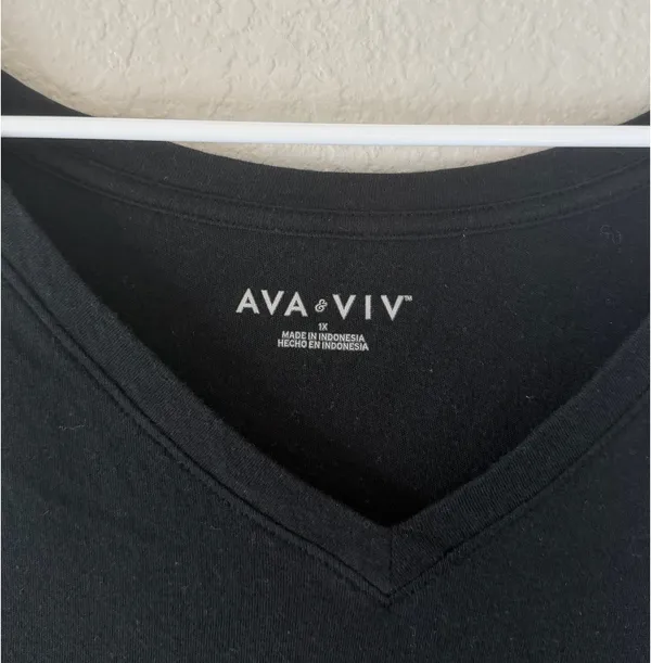 Ava & Viv Women’s V-Neck T-Shirt - Black Size 1X - Image 3
