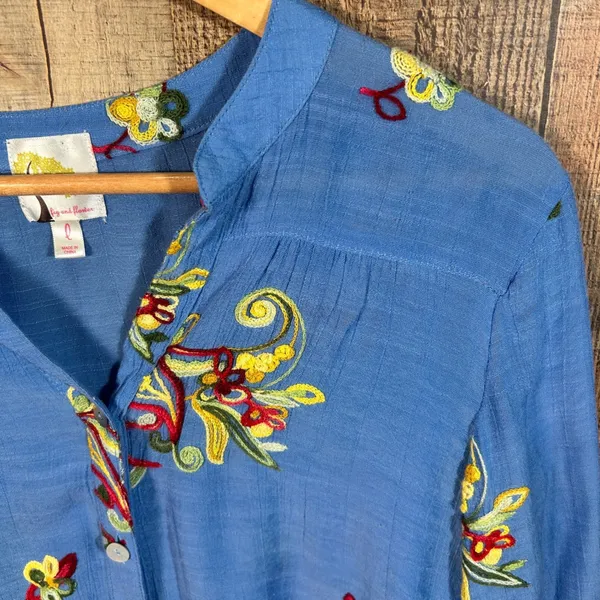 Fig and Flower Blue Floral Embroidered Roll Tab Button Down Top Large Boho L - Image 3