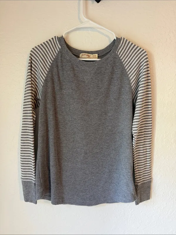 Faded Glory Gray Thermal Raglan Top with Striped Sleeves - Image 4
