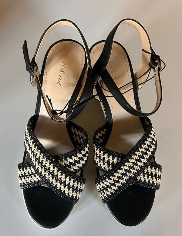 NWOT Violet & Red ‘Mackenzie’ Espadrille Wedge | Size: 9 - Image 2