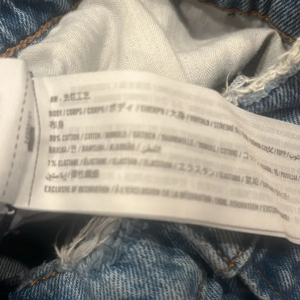Abercrombie & fitch The mom high rises distressed Jean shorts size 32/14 . - Image 8