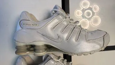 Vintage Nike Shox NZ "White Metallic Silver" - Y2K Aesthetic - Women's Size 9 / EUR 40.5 - Image 3