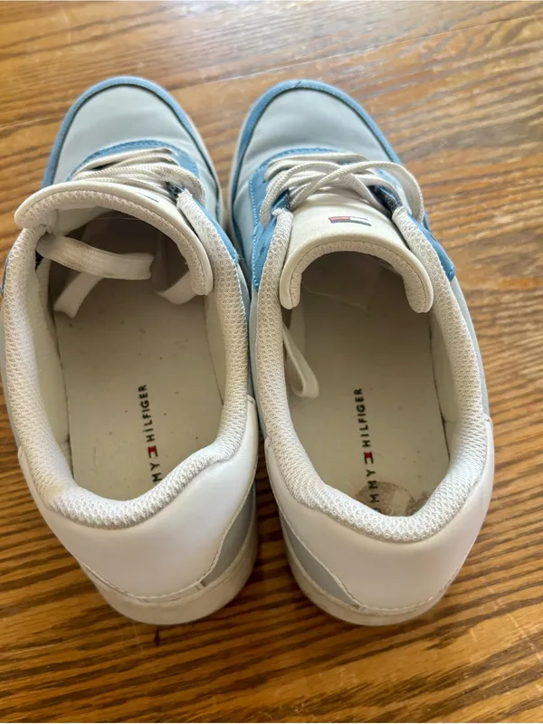 Tommy Hilfiger Light Blue & White Low-Top Sneakers - Image 3