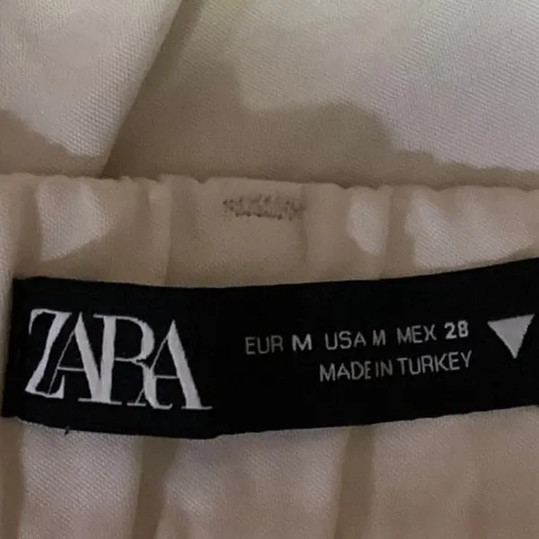 Zara White Gray High Waisted Belt Loop Pleated Front Pockets Mini Shorts Size M - Image 4