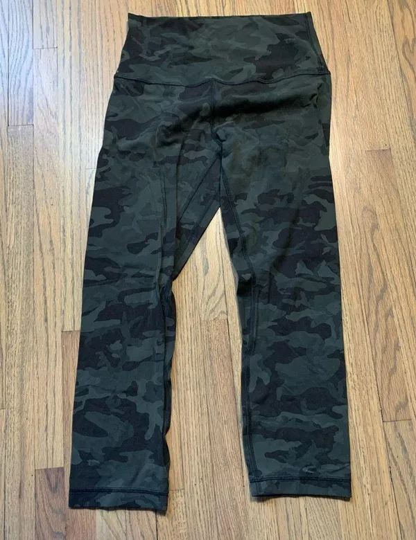 Lululemon align crop 21” size 6 camo leggings - Image 3