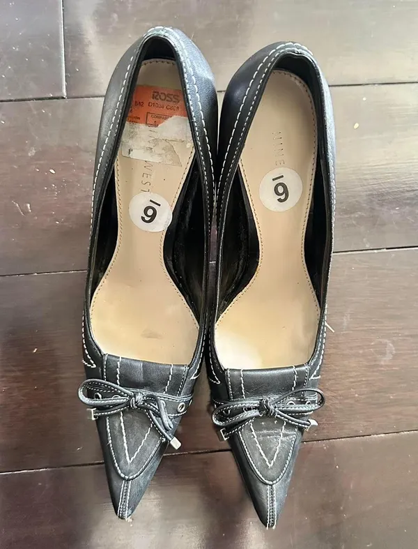 Nine West black & white stitched coquette pointy heels - Image 4