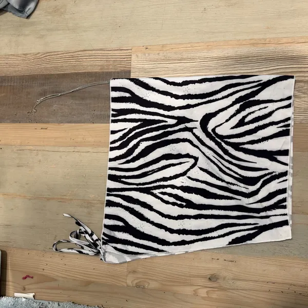 Zebra Print One Shoulder Scarf Top Black White Chain Detail Asymmetrical Hem - Image 2