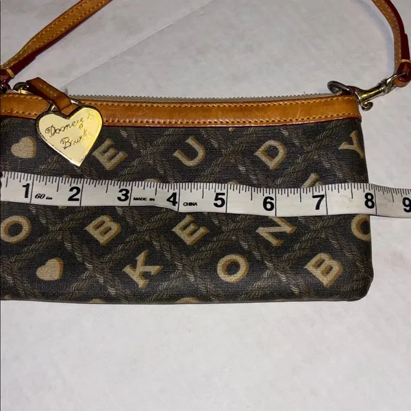 Dooney& Bourke Signature Coated Wristlet Clutch Tan And Light Black Cream Color - Image 7
