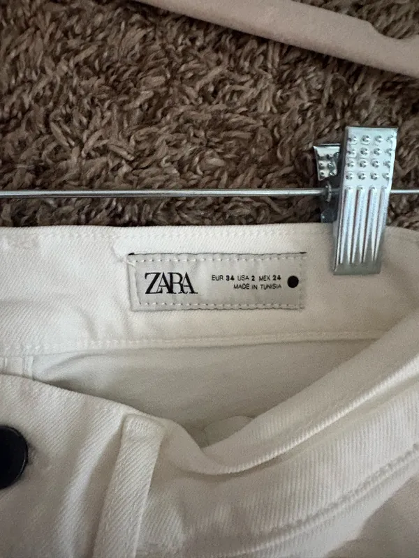 ZARA High-Rise White Jeans - Image 3
