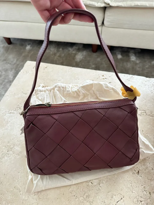 HOBO kole shoulder bag soft leather berry - Image 6