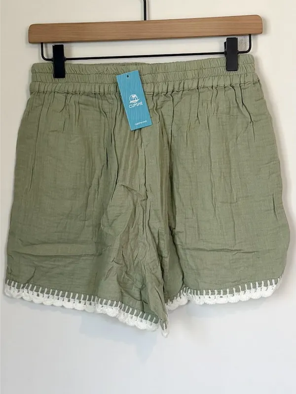 NWT Cupshe Sage Green Elastic Waist Crochet Hem Wide Leg Shorts - Size: Medium - Image 6