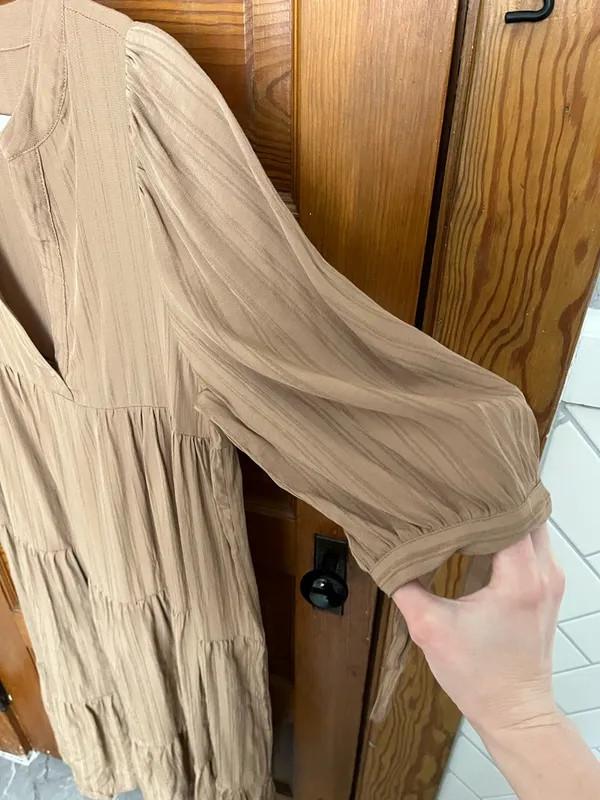 Oddi Midi Tiered V-Neck Dress in Taupe - Image 5